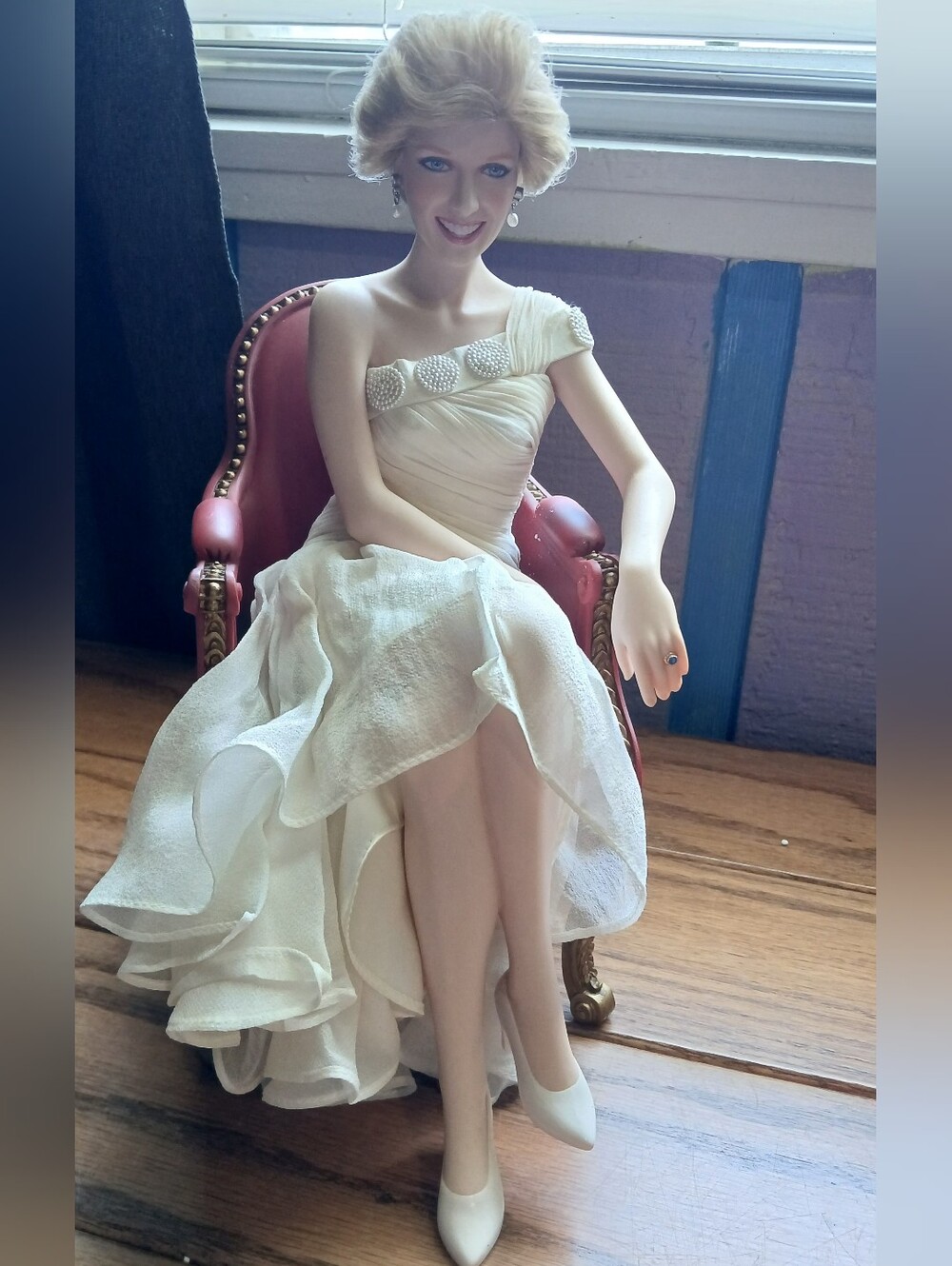 1998 Franklin Mint Princess DIANA Porcelain Doll with RED chair